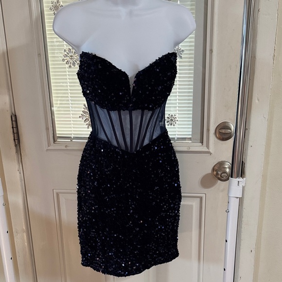 Alyce Paris Dresses & Skirts - Alyce Paris Strapless Black Sequin Dress